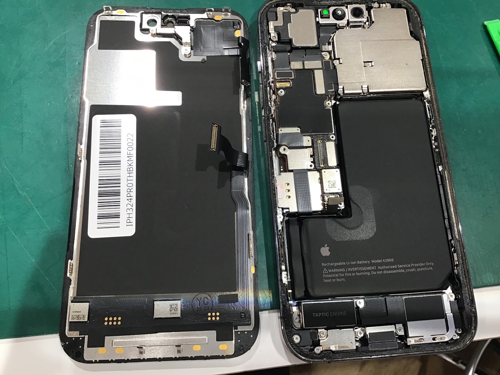 iPhone14Proのバッテリー交換・画面交換を承りました！